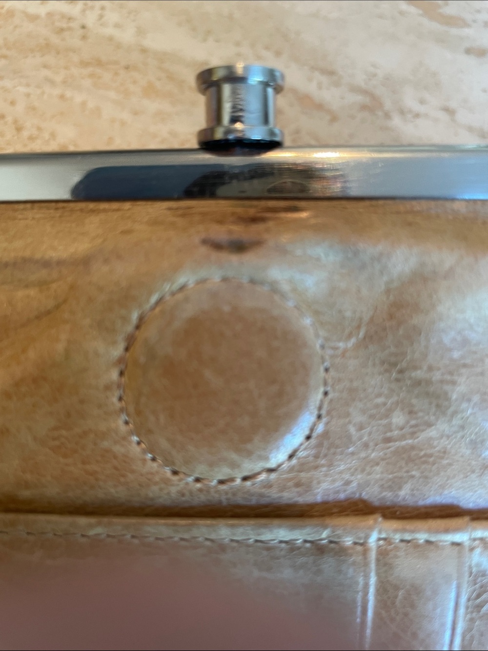 🌹HOBO Vintage-Style Tan Leather Kiss-Lock Clutch - Picture 13 of 16